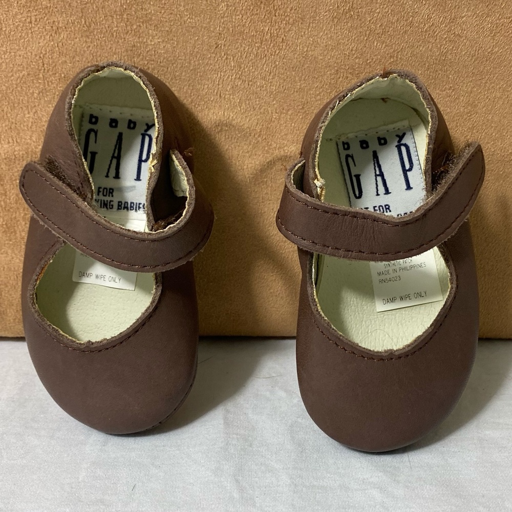 Baby Gap Brown Leather Infant Shoes Size 1. Leather Sole, velcro closure